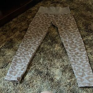 COPY - Size medium NVGTN leggings